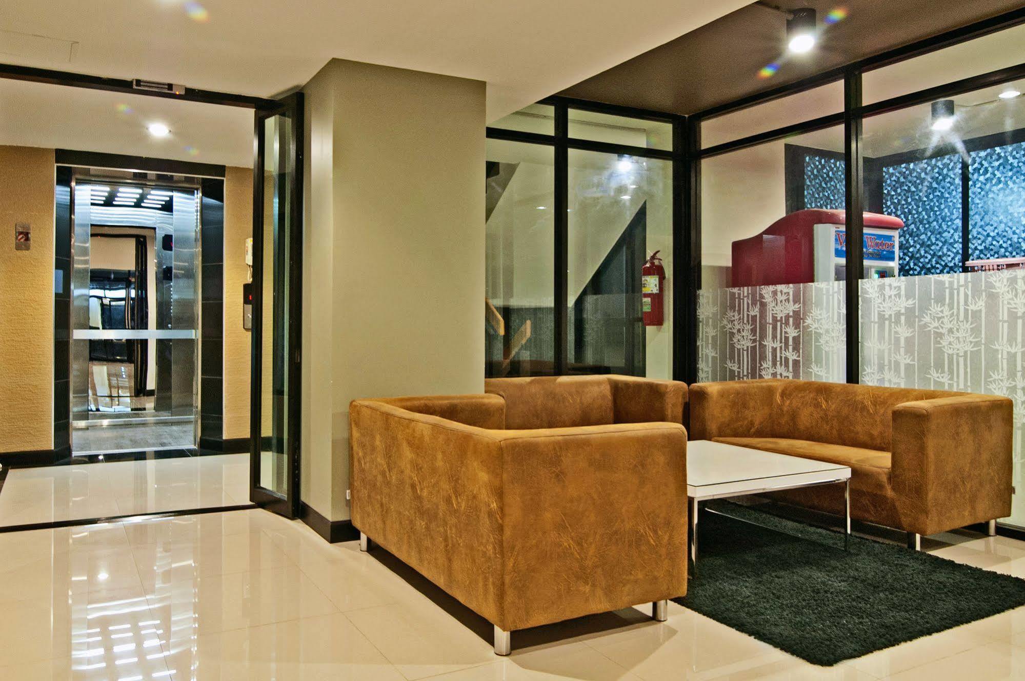 Grand Marina Residence Hotel Ban Laem Chabang Buitenkant foto