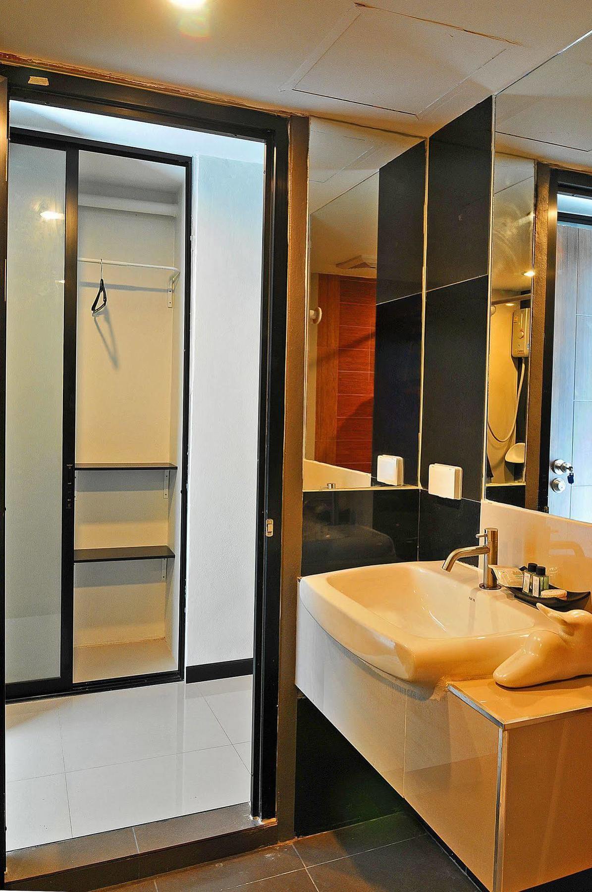 Grand Marina Residence Hotel Ban Laem Chabang Buitenkant foto