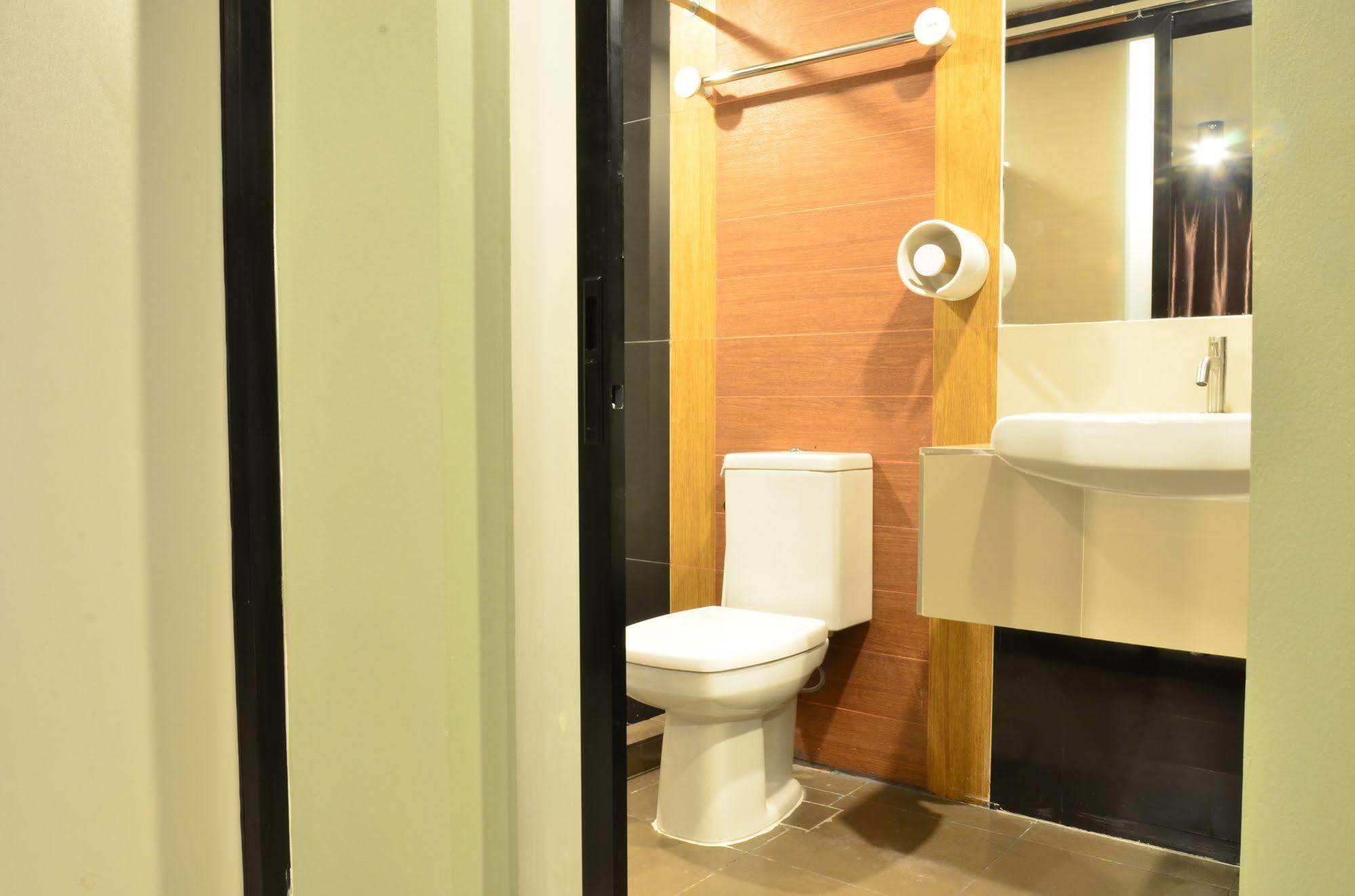 Grand Marina Residence Hotel Ban Laem Chabang Buitenkant foto